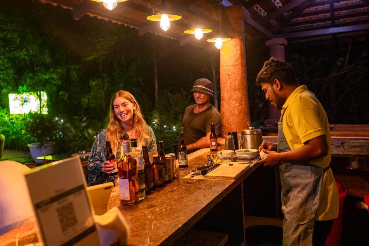 Locomo Boutique, Morjim - Stay Work Eat Exterior photo