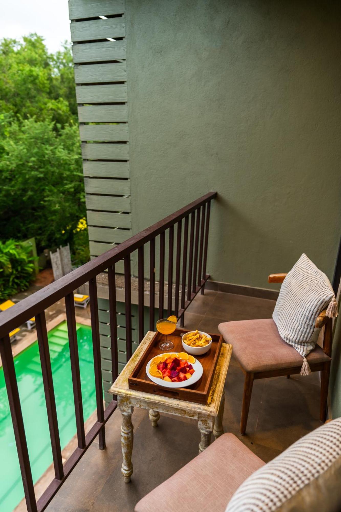 Locomo Boutique, Morjim - Stay Work Eat Exterior photo