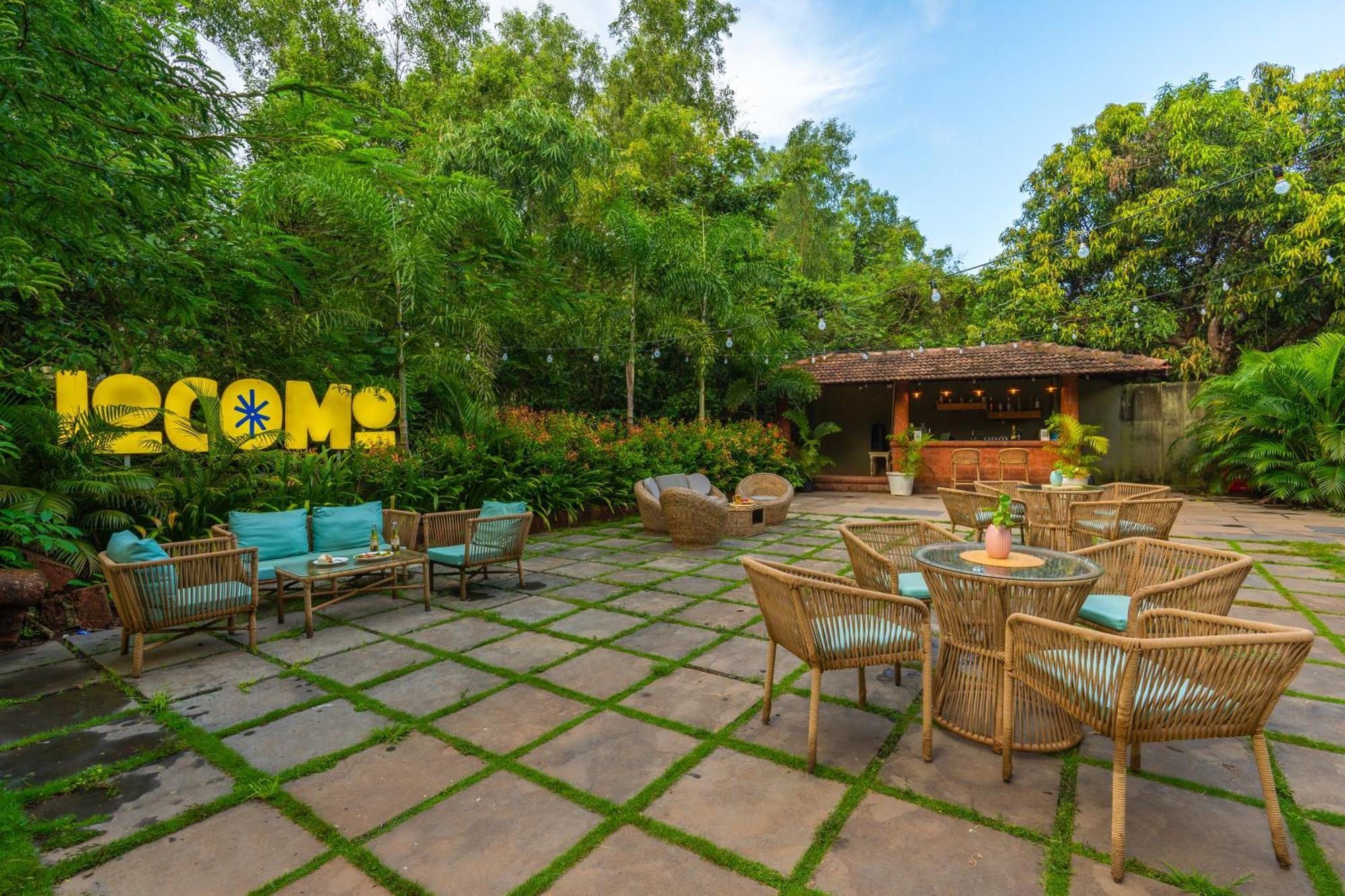 Locomo Boutique, Morjim - Stay Work Eat Exterior photo
