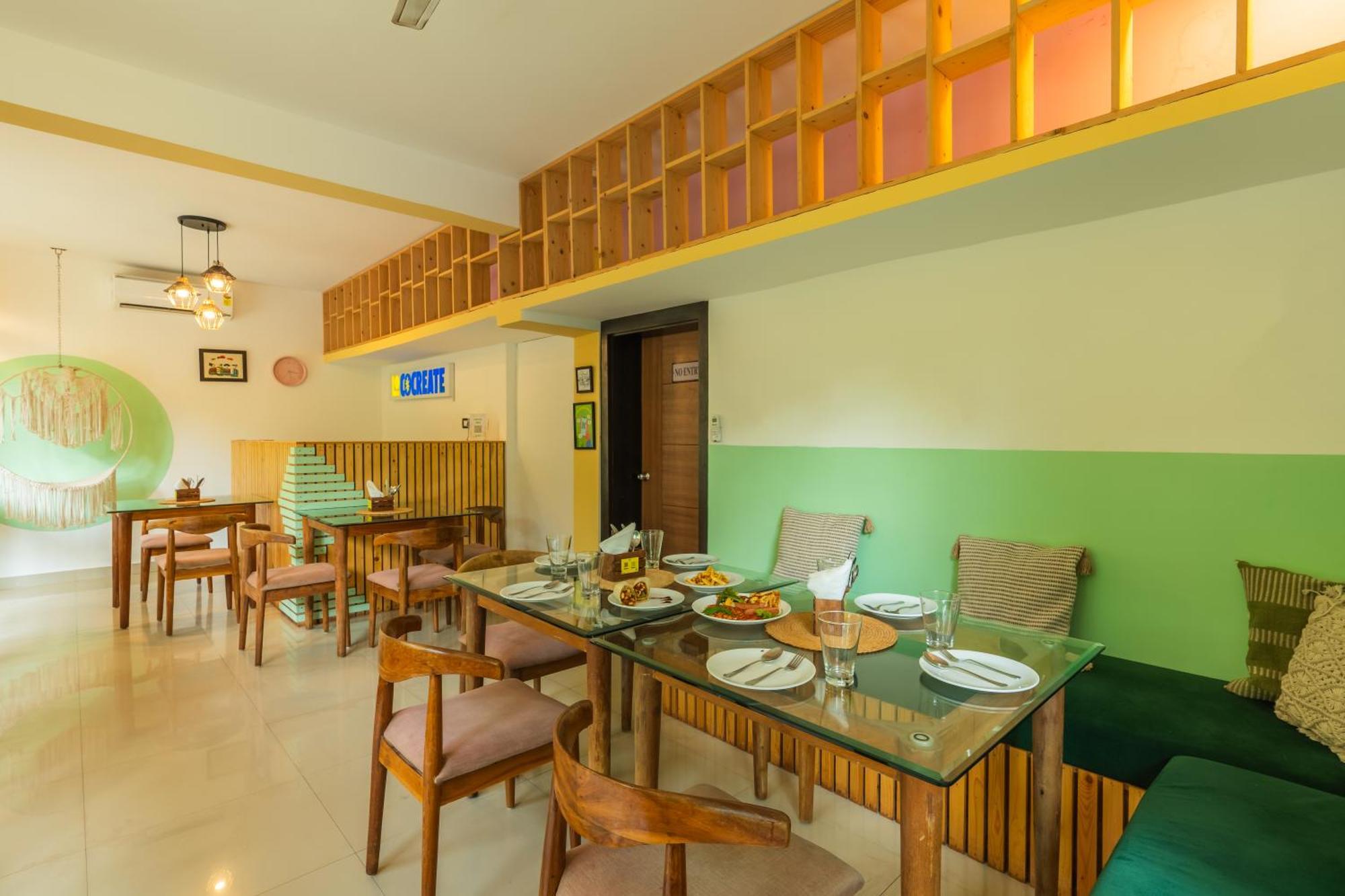 Locomo Boutique, Morjim - Stay Work Eat Exterior photo
