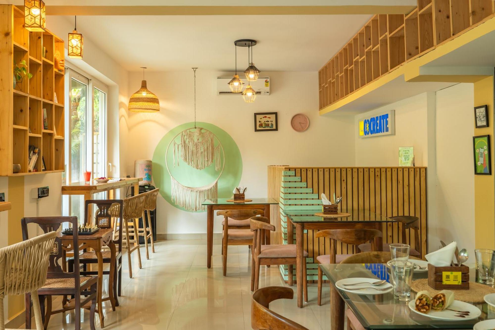 Locomo Boutique, Morjim - Stay Work Eat Exterior photo